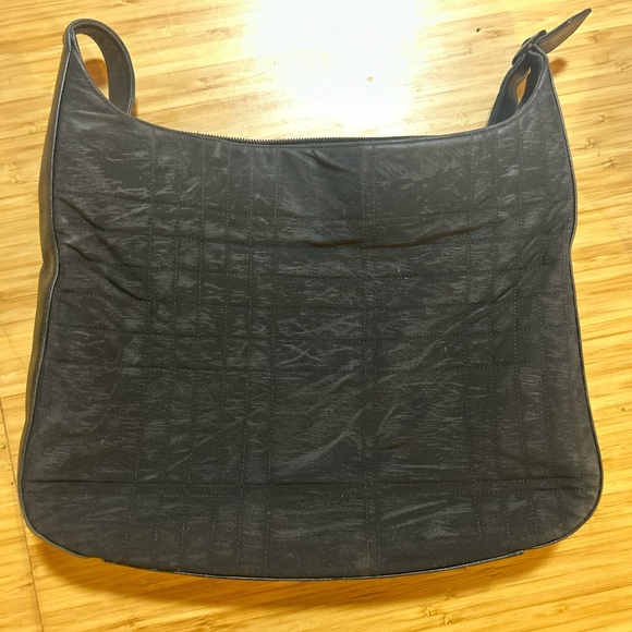 90s/2000s Burberry bag. Scratches seen in last photo, light staining inside. - Picture 2 of 5